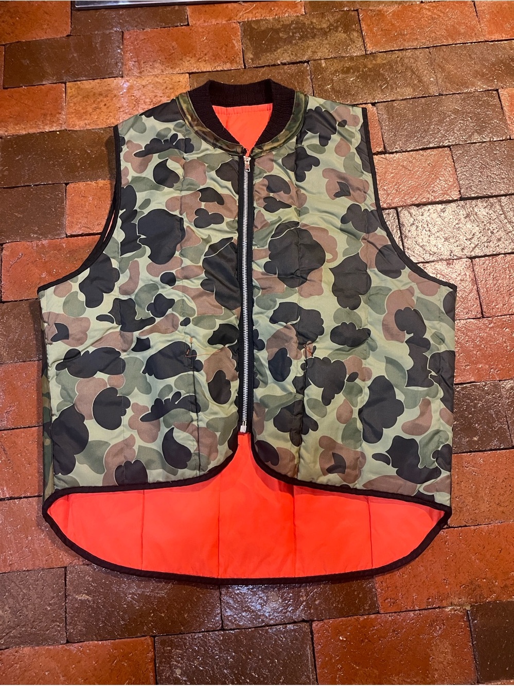 Vintage Kmart size LARGE zip front camo vest rusted zipper 1278